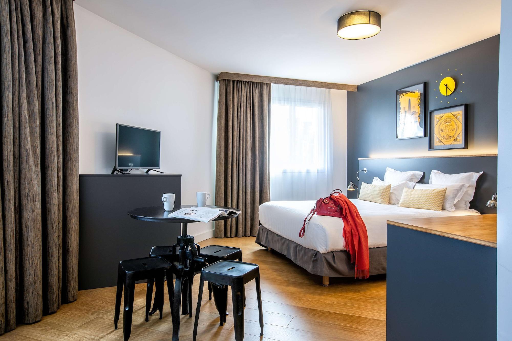 Best Western Plus Suitcase Paris La Defense Боа-Коломб Екстериор снимка